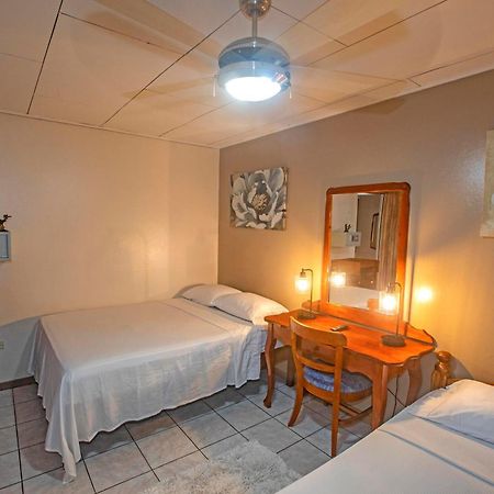 Hotel Laura'S House Коко Екстериор снимка